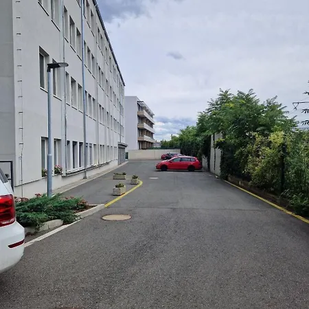 Art 2 I Free Parking I Terrace